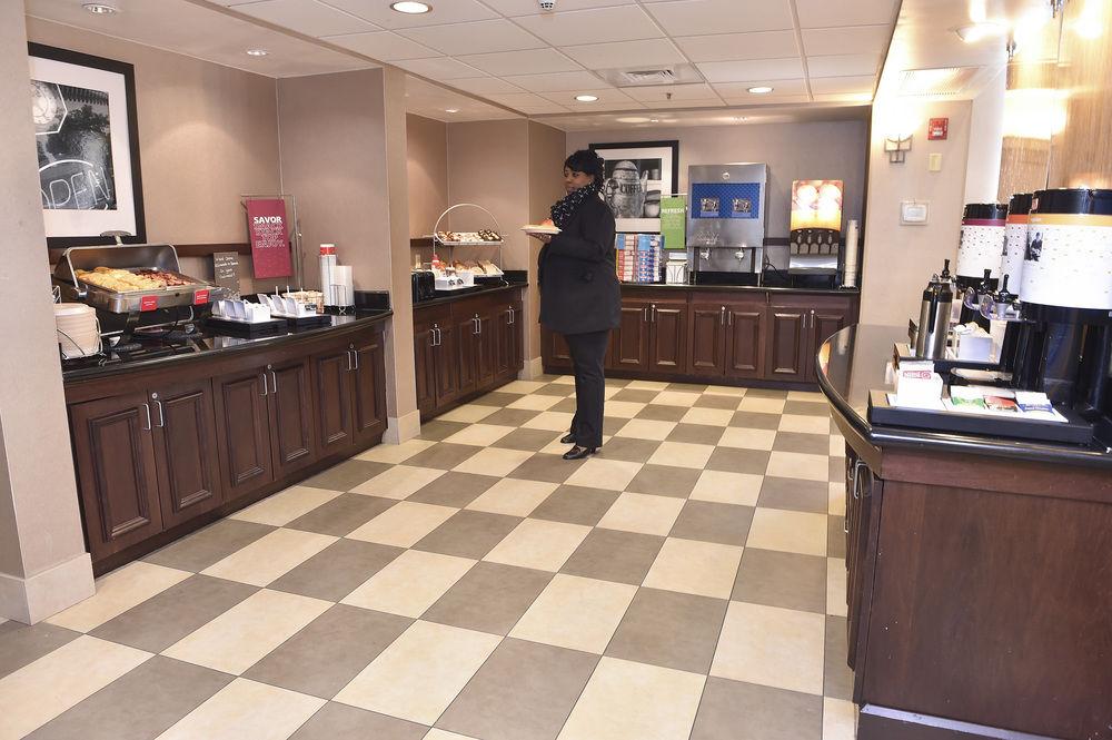 Hampton Inn & Suites Александрия Екстериор снимка