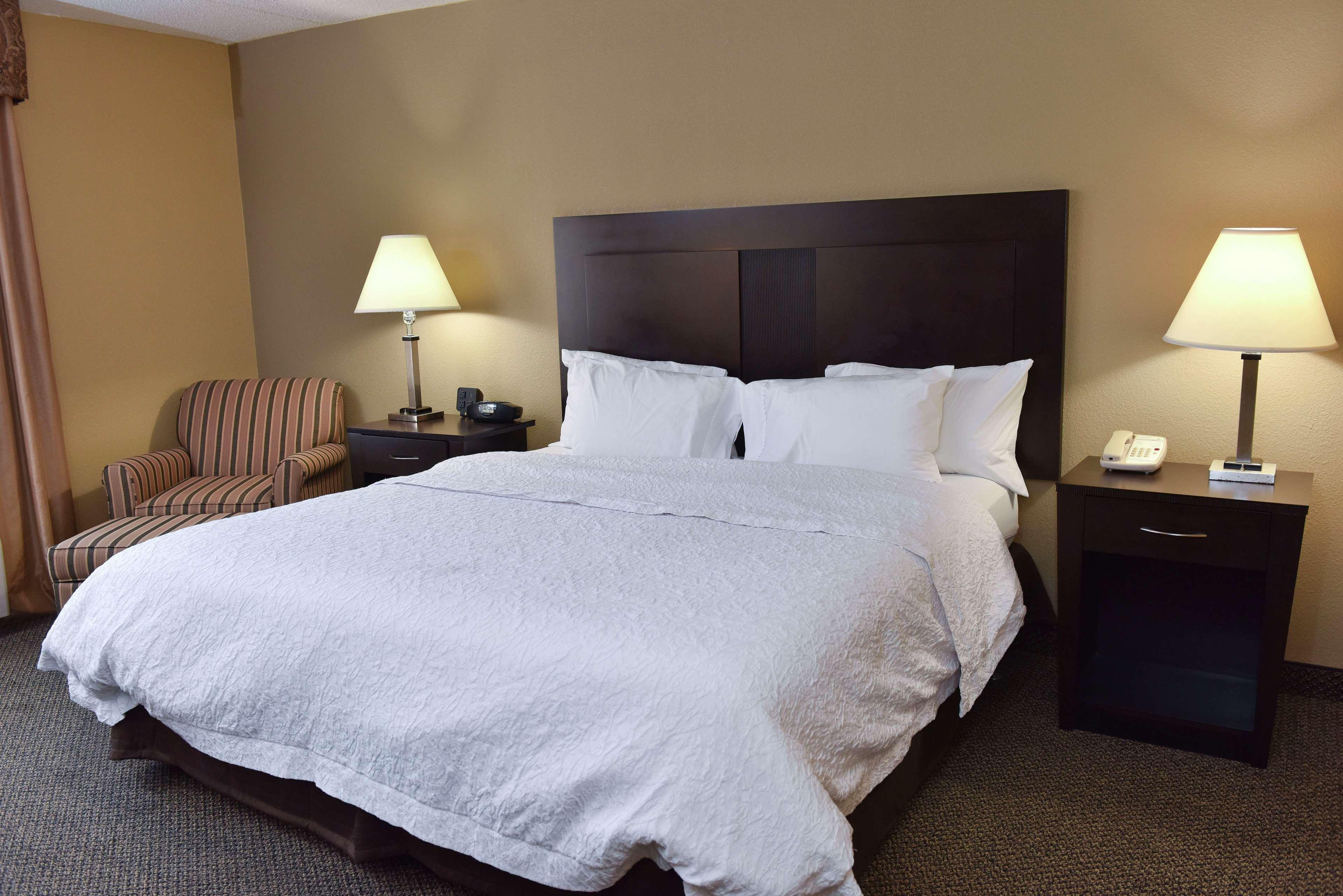 Hampton Inn & Suites Александрия Екстериор снимка