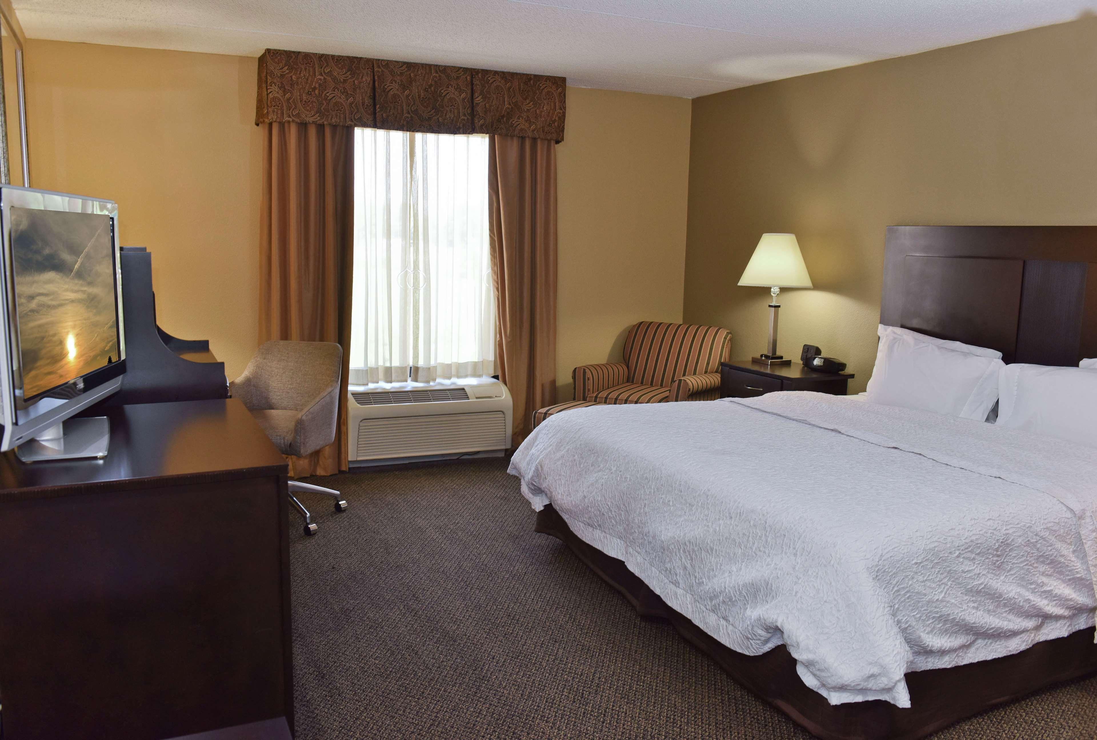 Hampton Inn & Suites Александрия Екстериор снимка