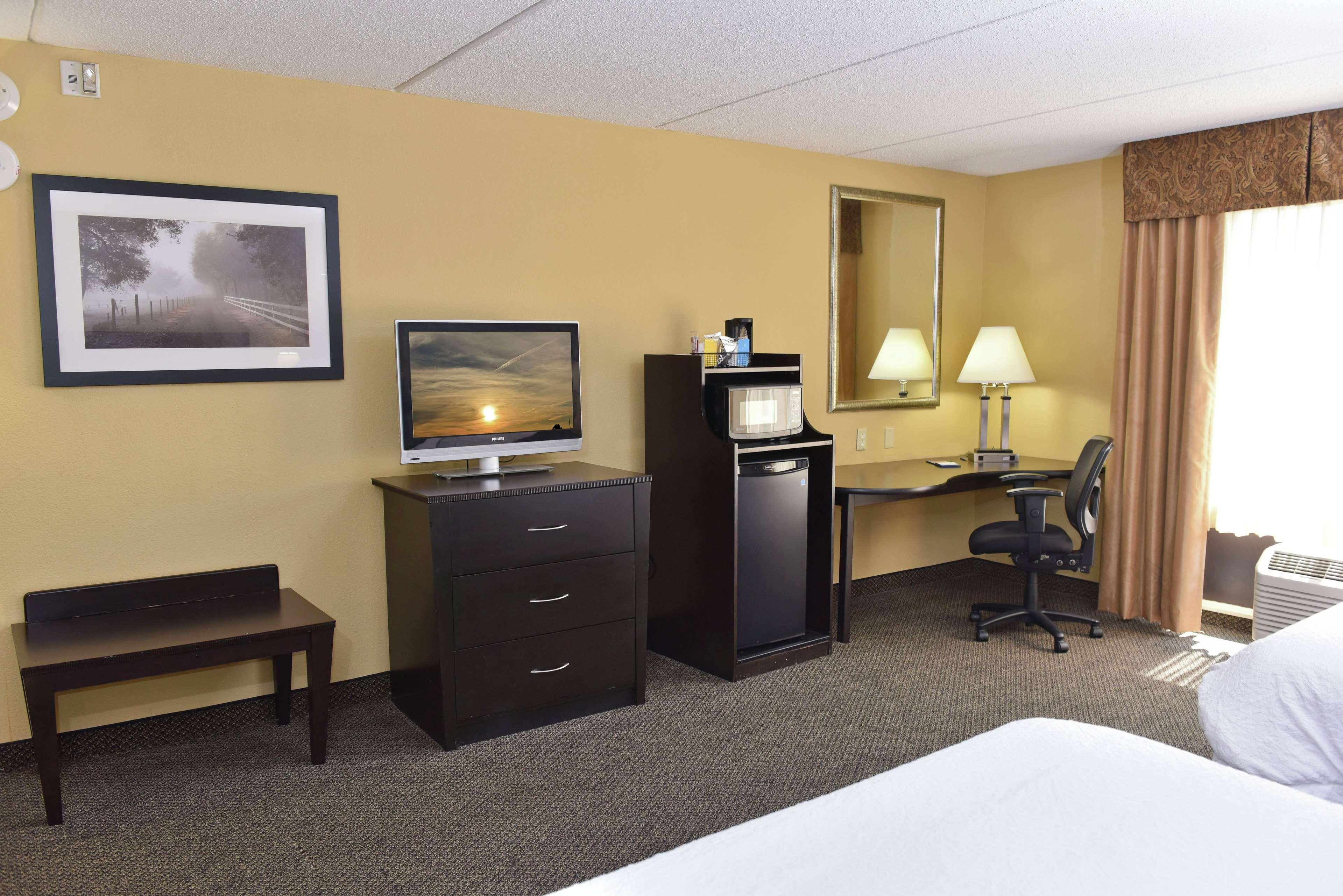Hampton Inn & Suites Александрия Екстериор снимка