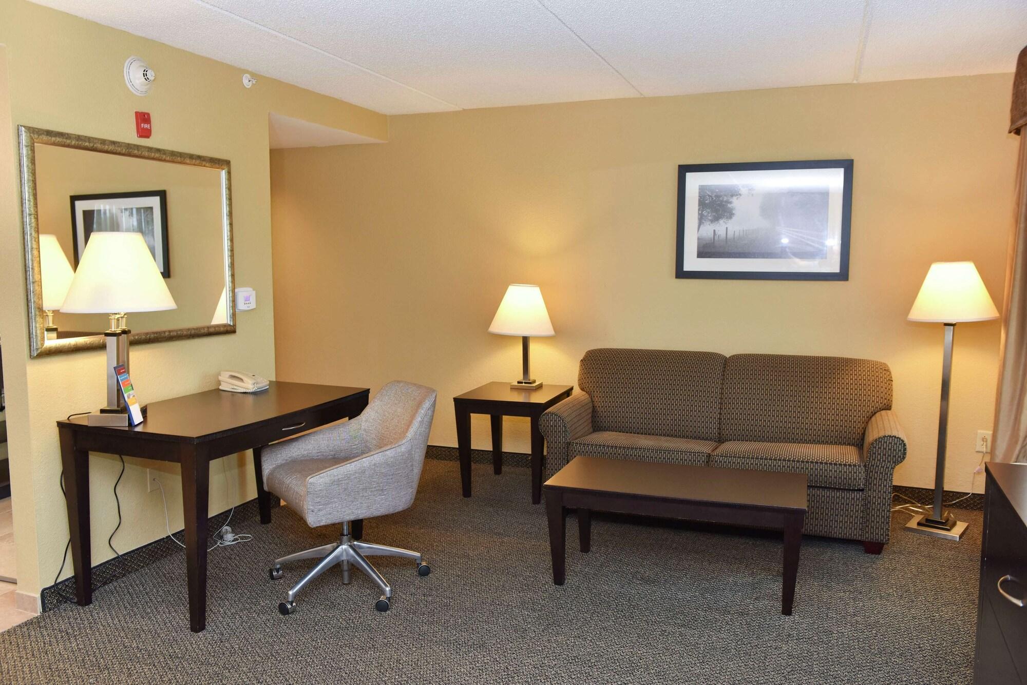 Hampton Inn & Suites Александрия Екстериор снимка