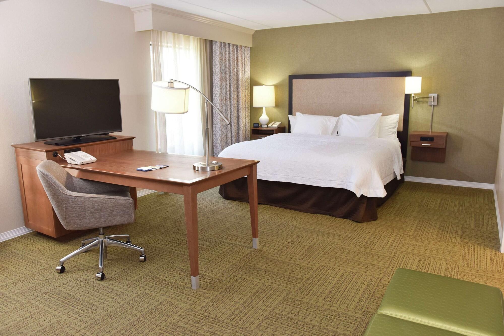 Hampton Inn & Suites Александрия Екстериор снимка