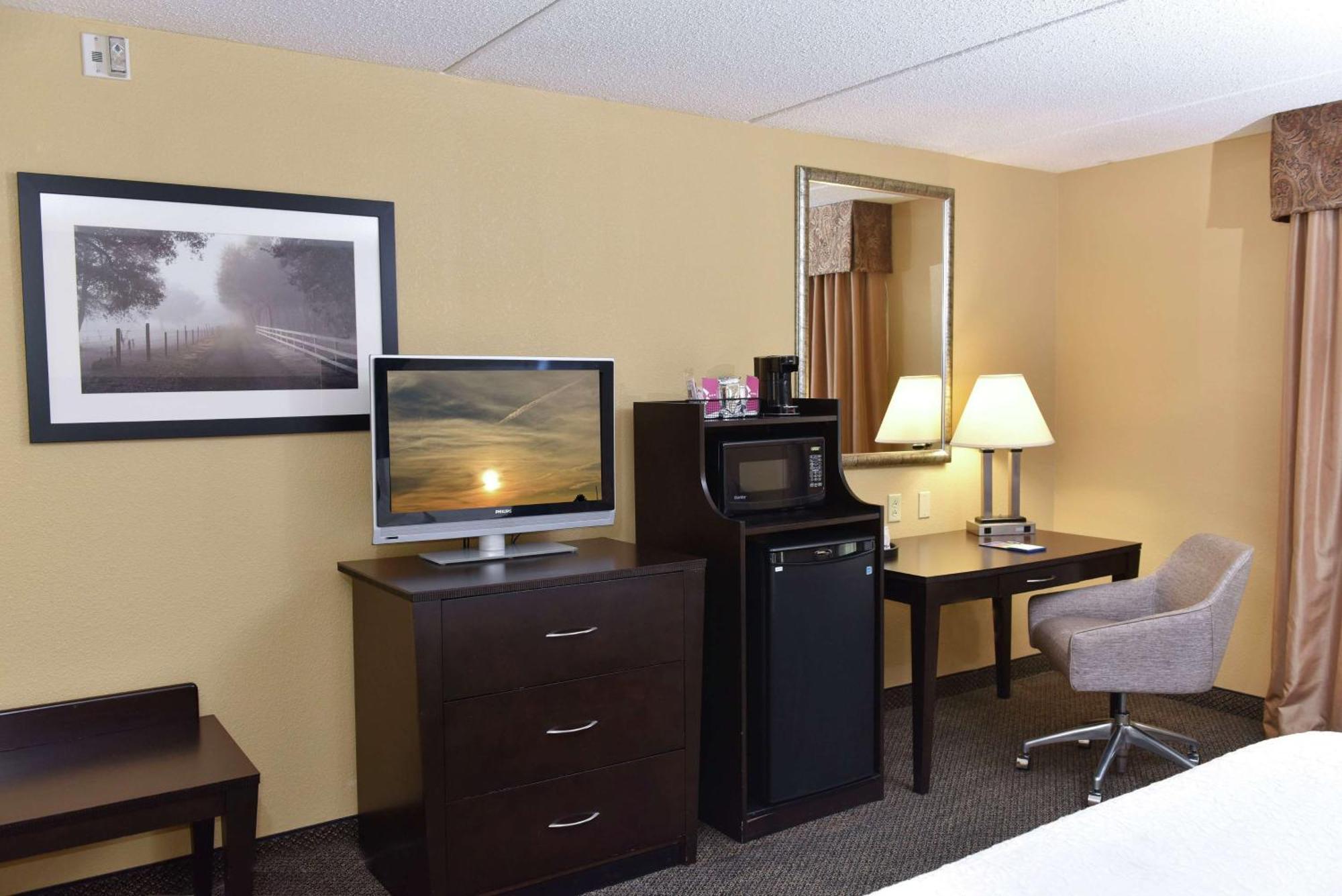 Hampton Inn & Suites Александрия Екстериор снимка
