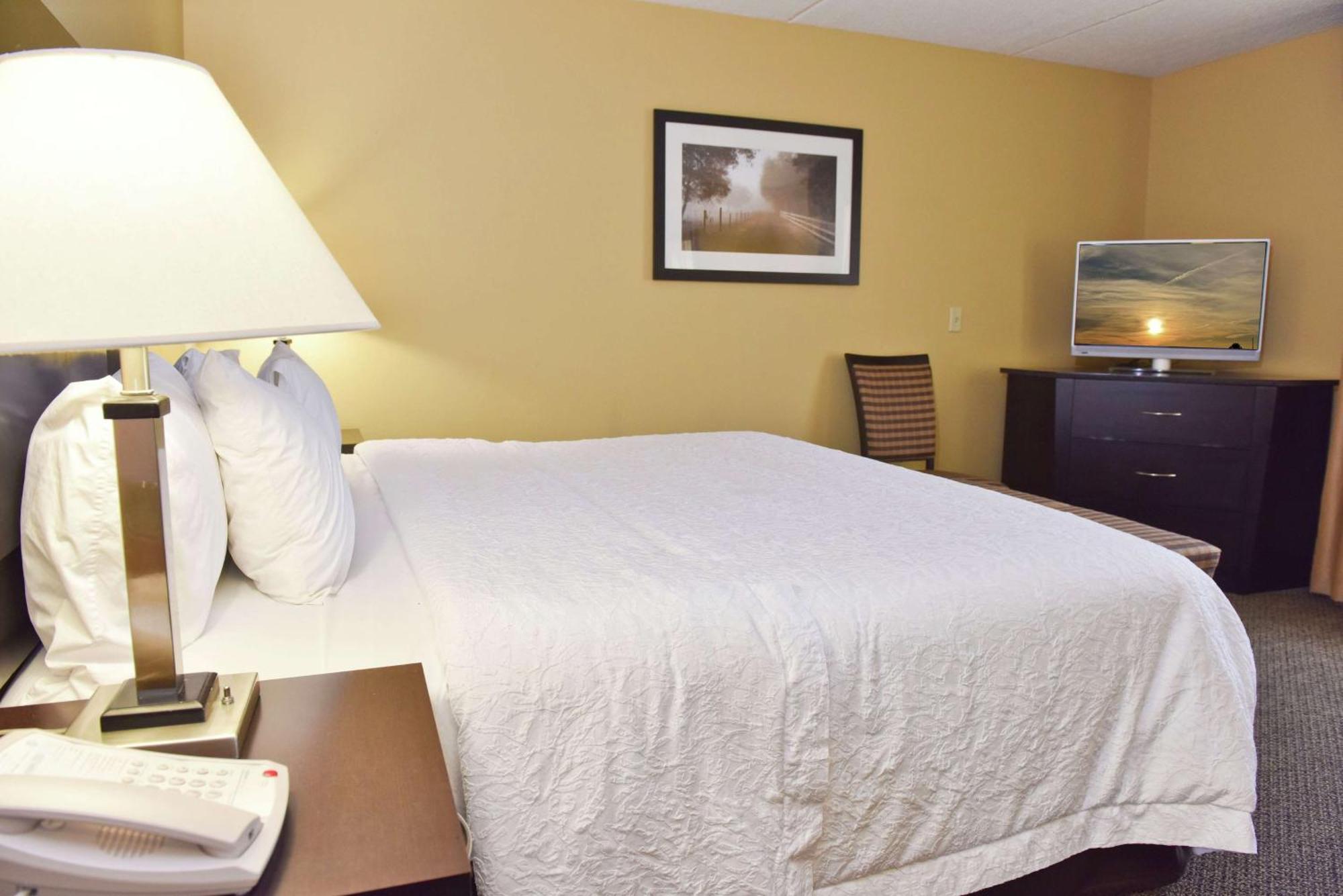 Hampton Inn & Suites Александрия Екстериор снимка