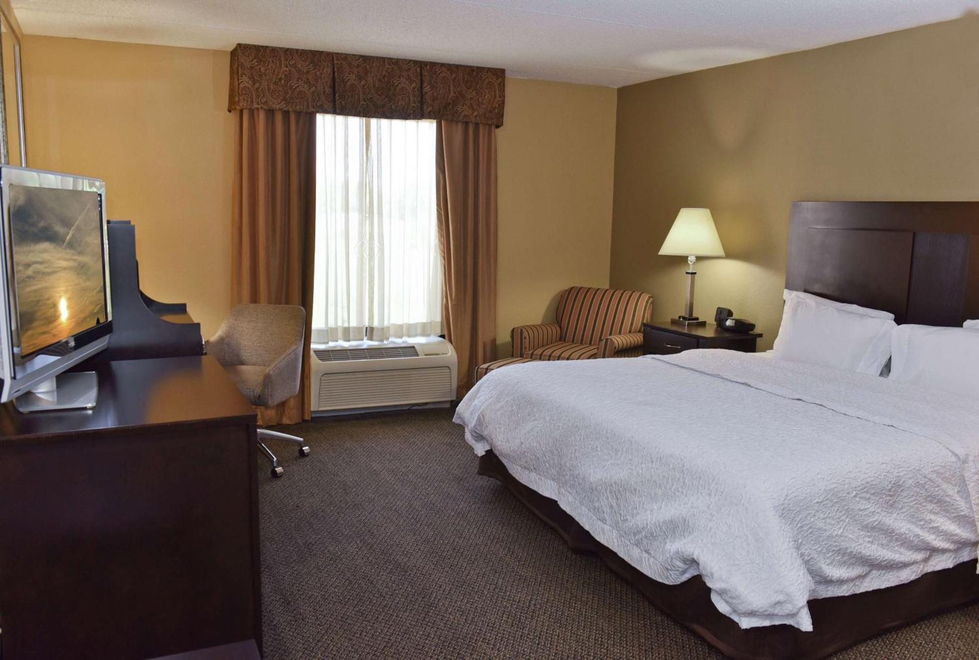 Hampton Inn & Suites Александрия Екстериор снимка