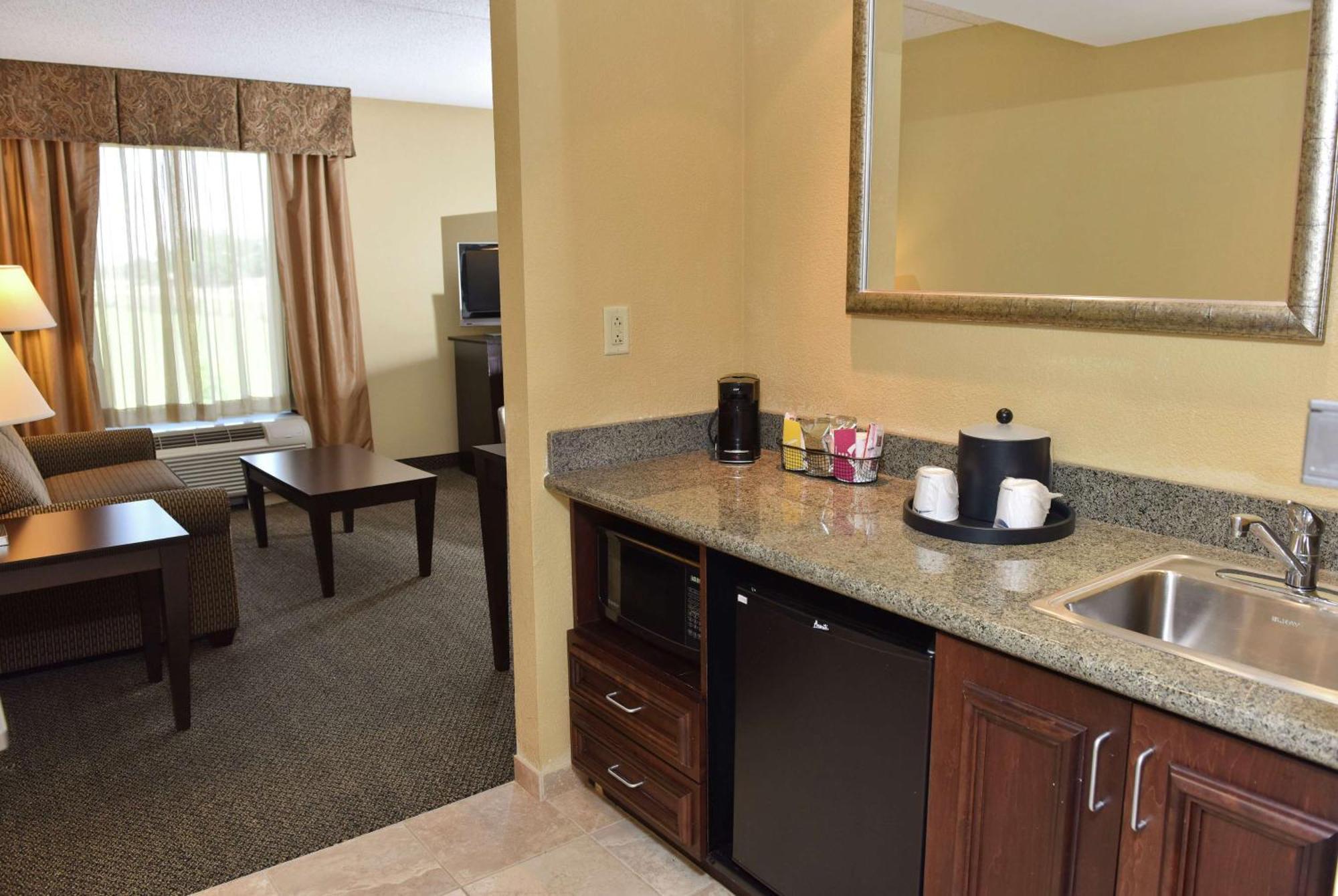 Hampton Inn & Suites Александрия Екстериор снимка