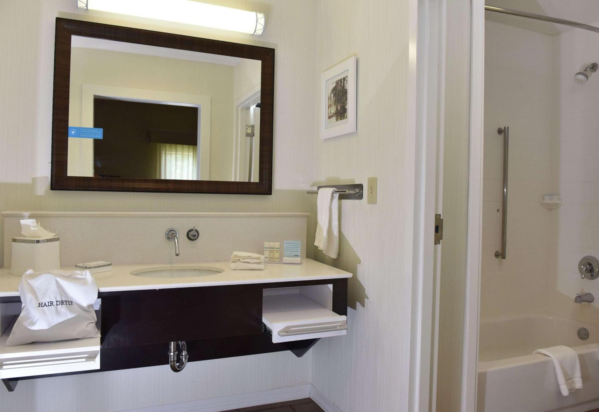 Hampton Inn & Suites Александрия Екстериор снимка
