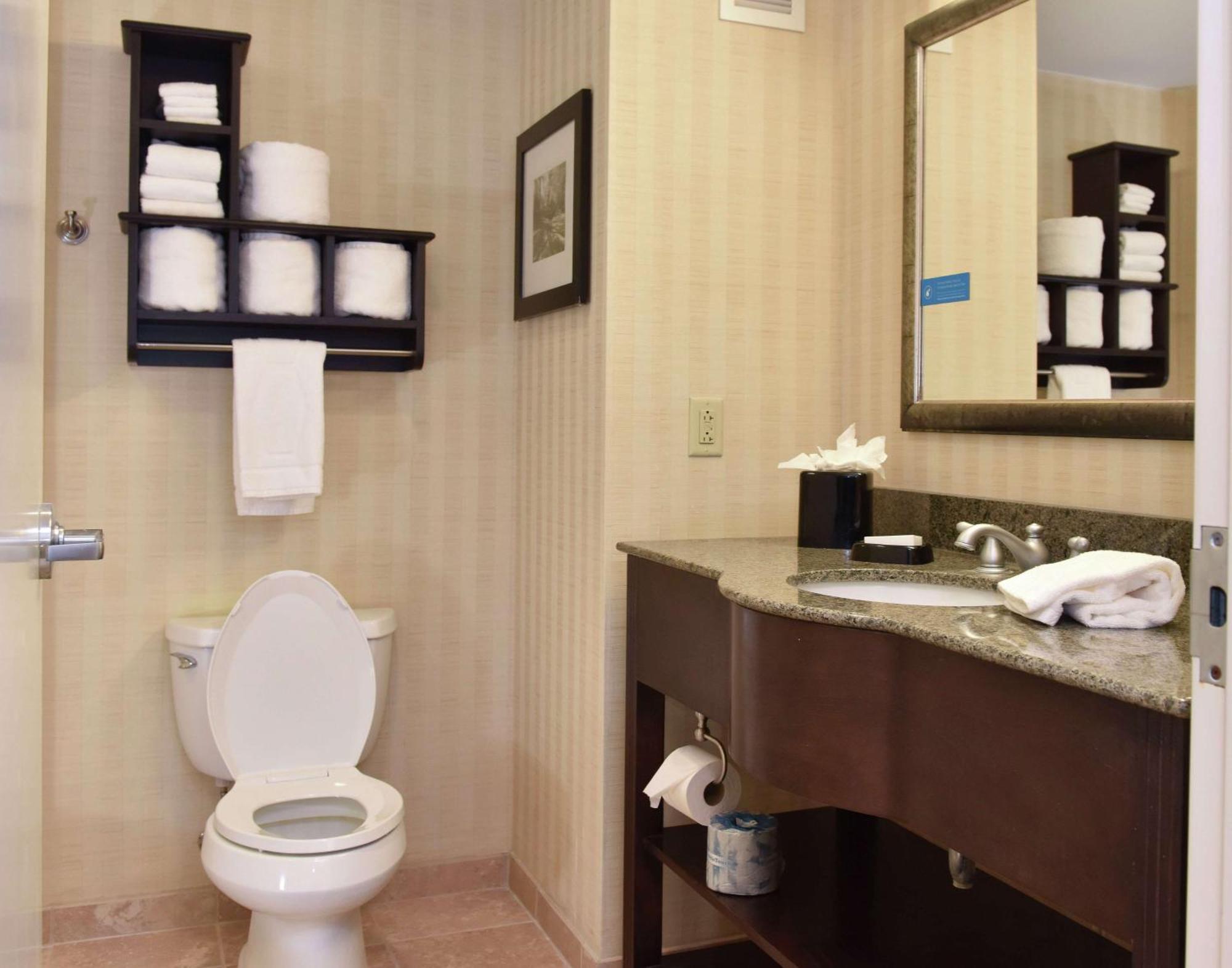 Hampton Inn & Suites Александрия Екстериор снимка