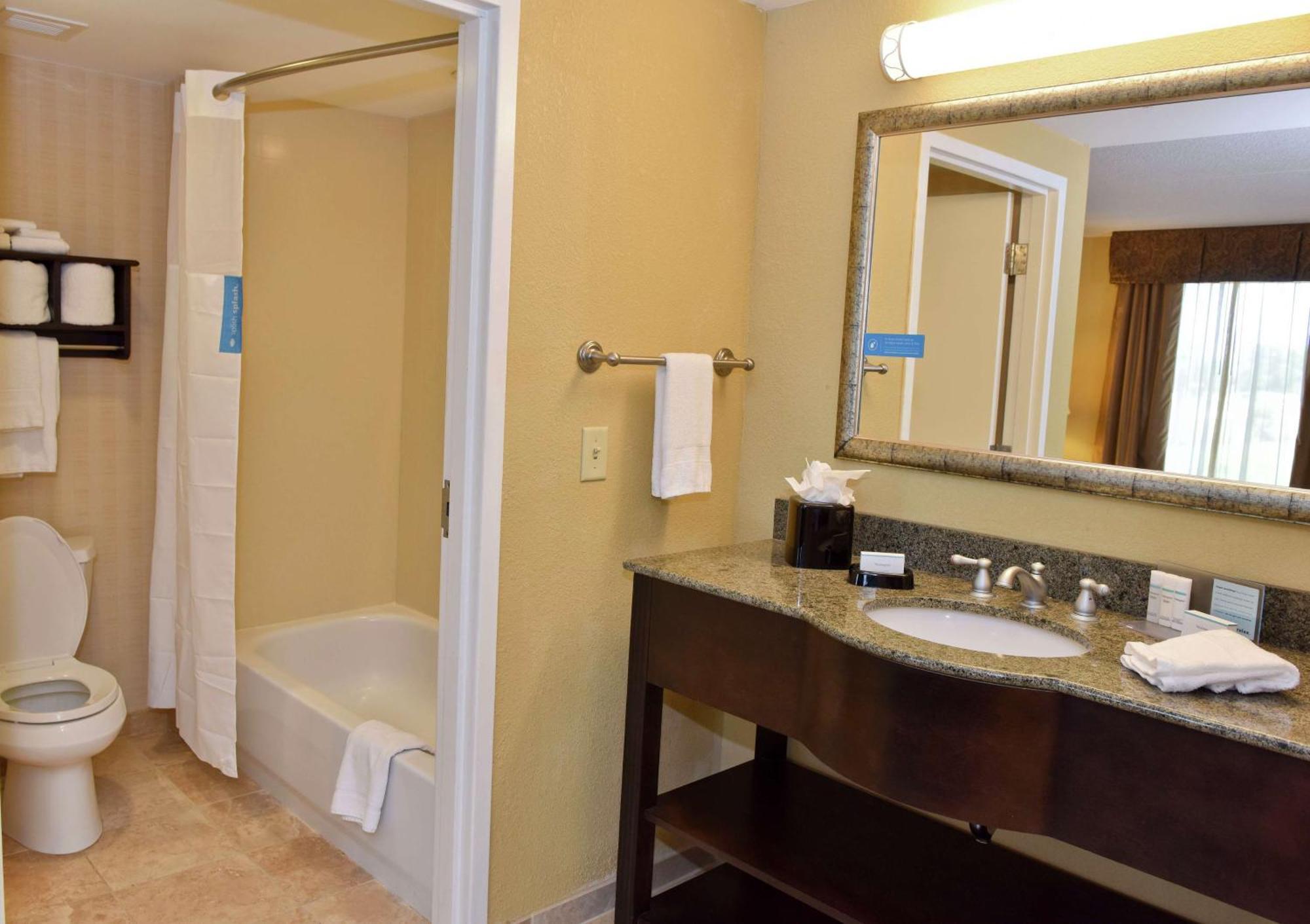 Hampton Inn & Suites Александрия Екстериор снимка
