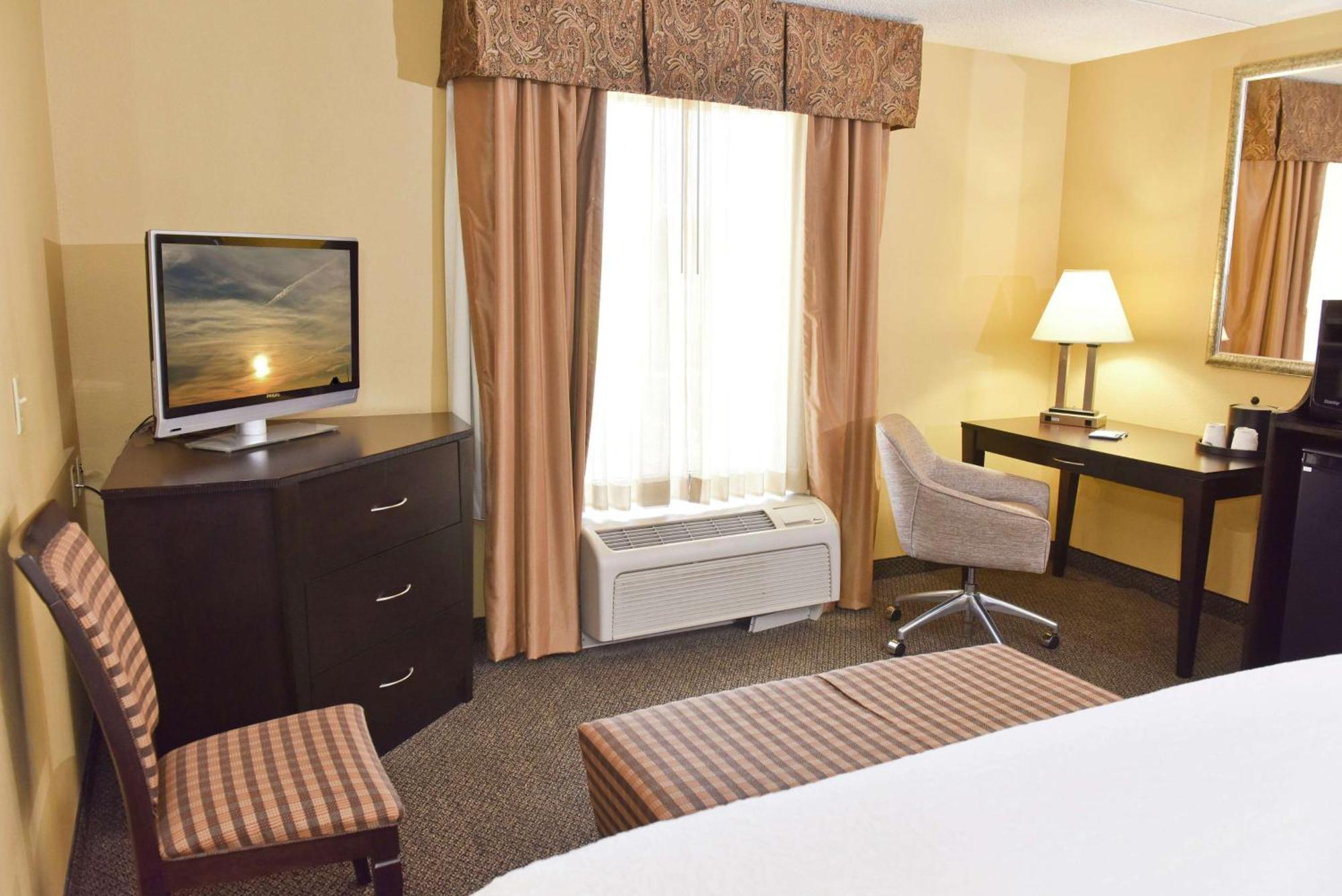 Hampton Inn & Suites Александрия Екстериор снимка