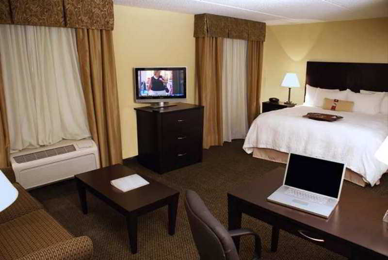 Hampton Inn & Suites Александрия Стая снимка