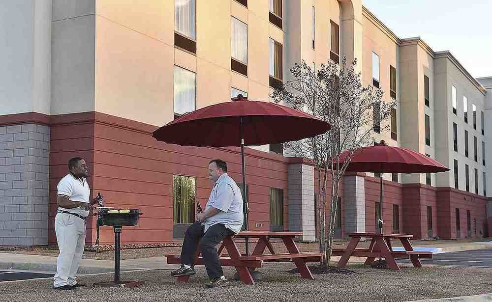 Hampton Inn & Suites Александрия Екстериор снимка