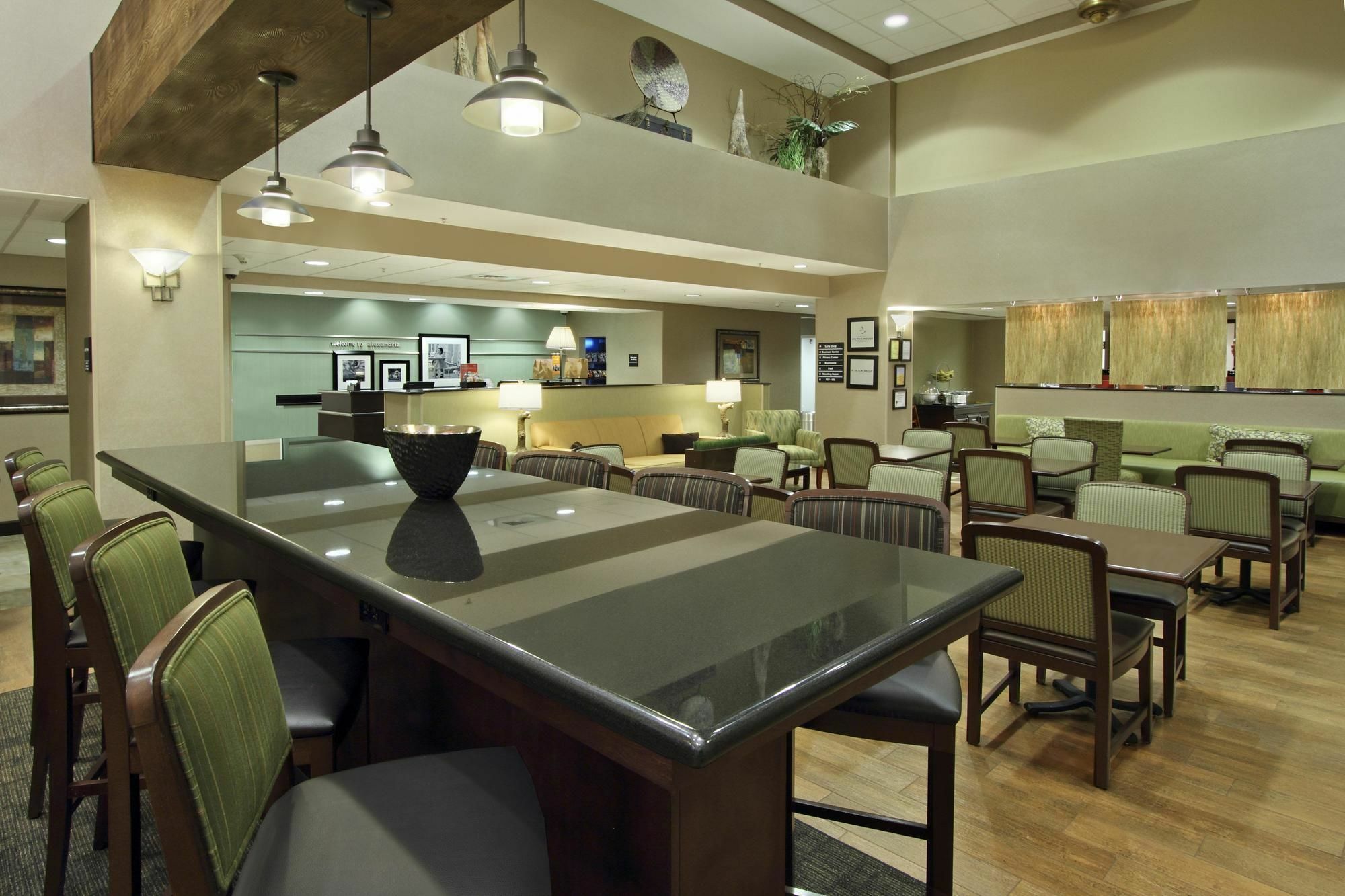 Hampton Inn & Suites Александрия Екстериор снимка